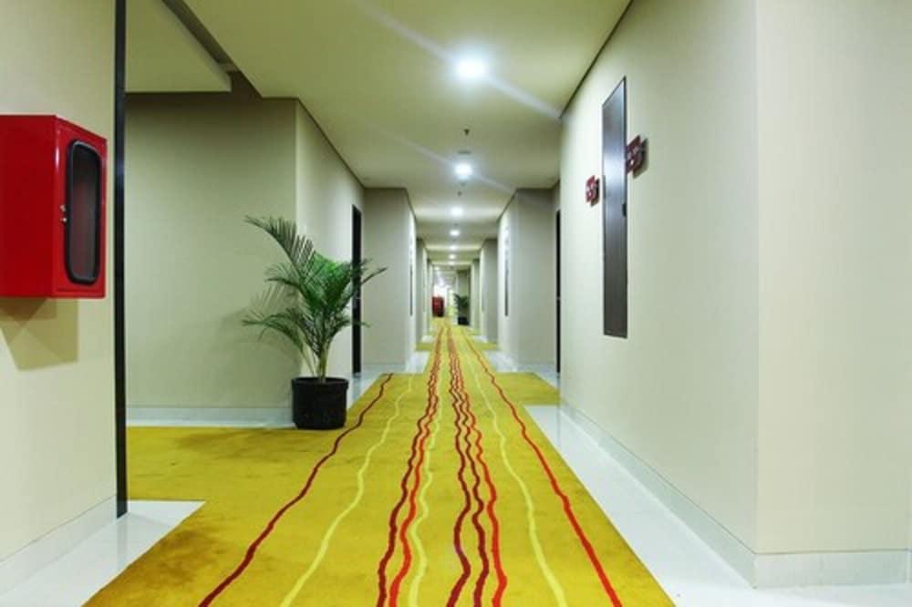 Merapi Merbabu Hotels Бекаси Екстериор снимка