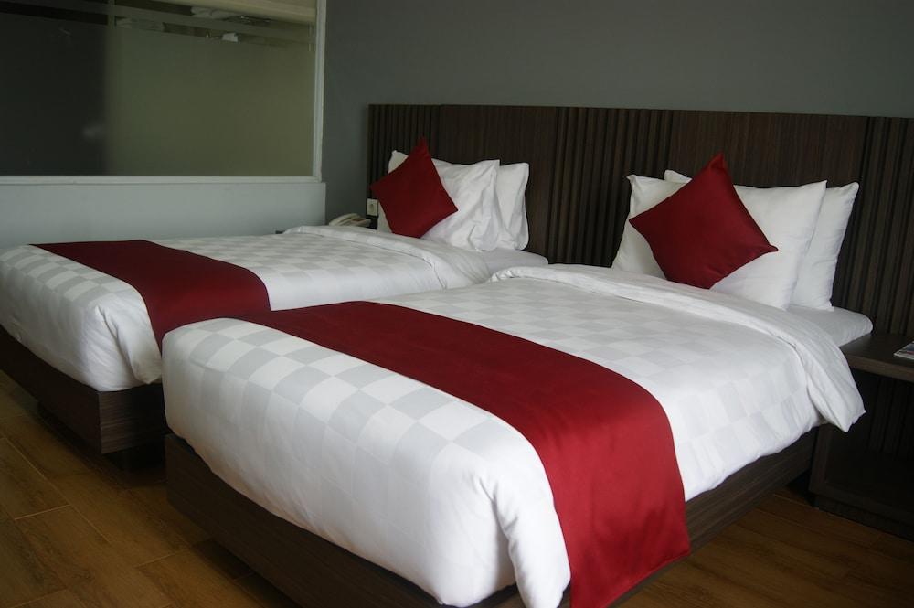 Merapi Merbabu Hotels Бекаси Екстериор снимка