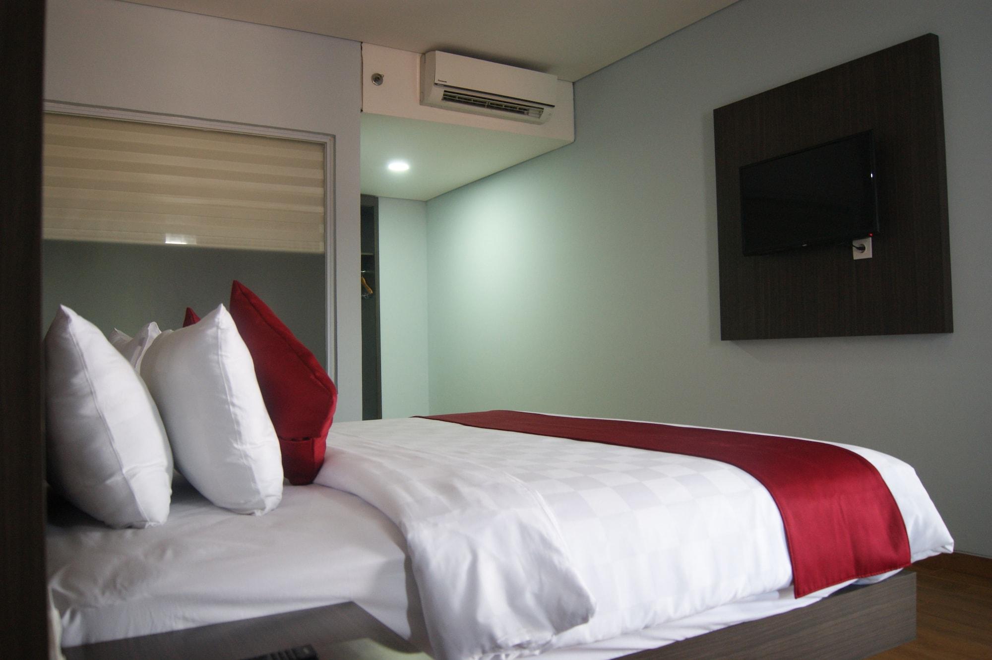 Merapi Merbabu Hotels Бекаси Екстериор снимка