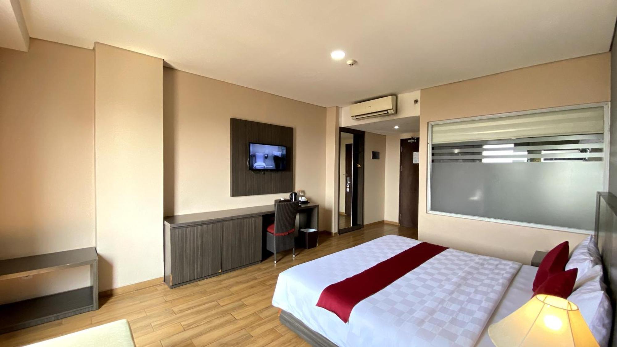 Merapi Merbabu Hotels Бекаси Екстериор снимка