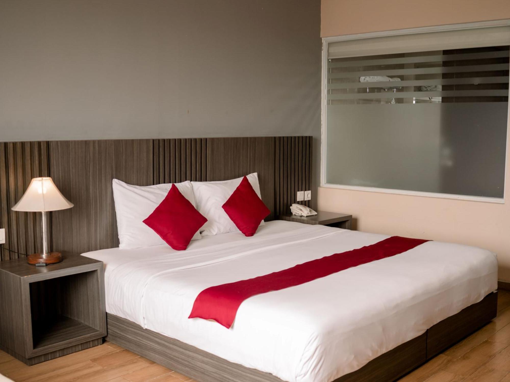 Merapi Merbabu Hotels Бекаси Екстериор снимка