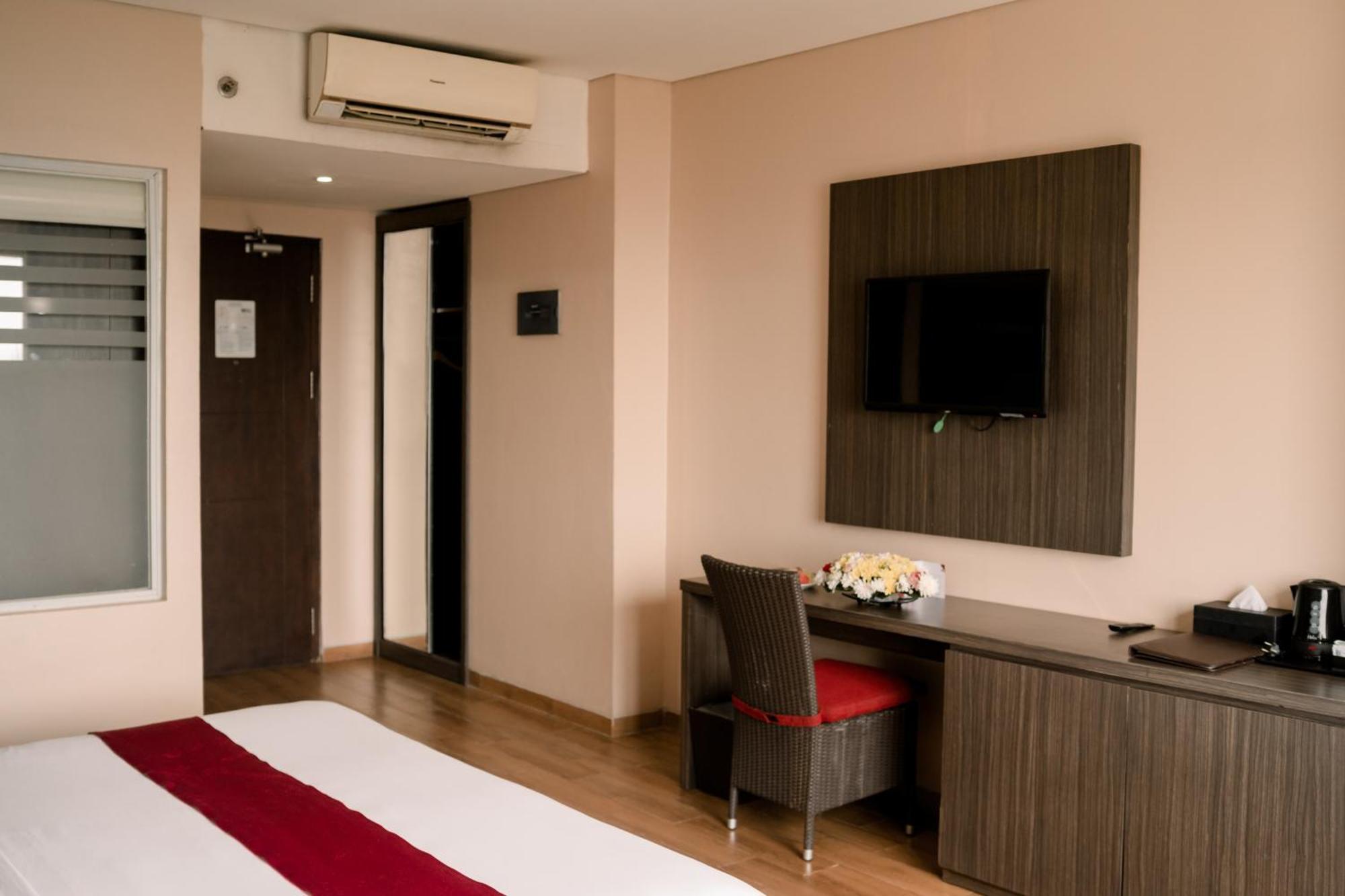 Merapi Merbabu Hotels Бекаси Екстериор снимка