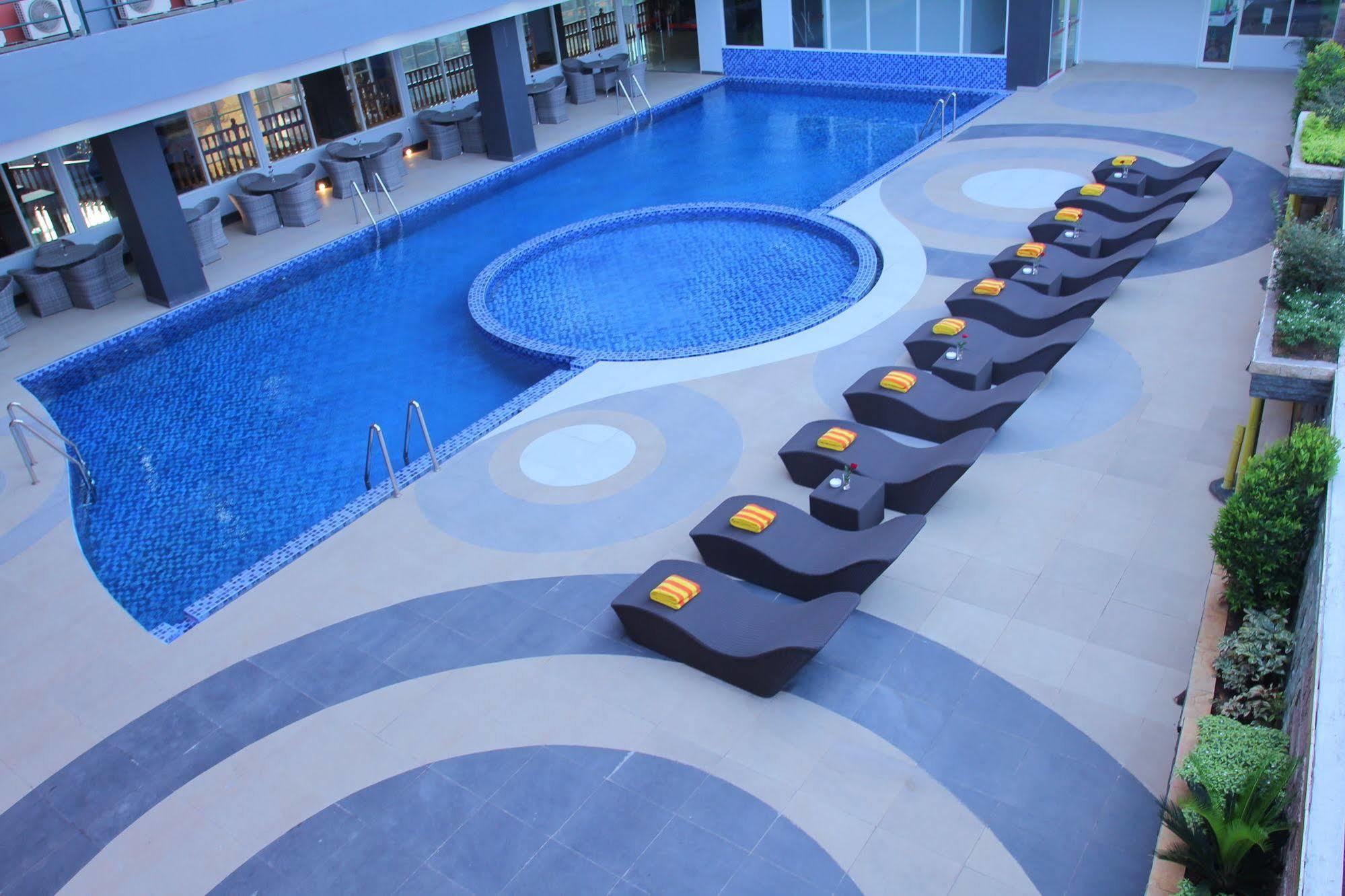 Merapi Merbabu Hotels Бекаси Екстериор снимка